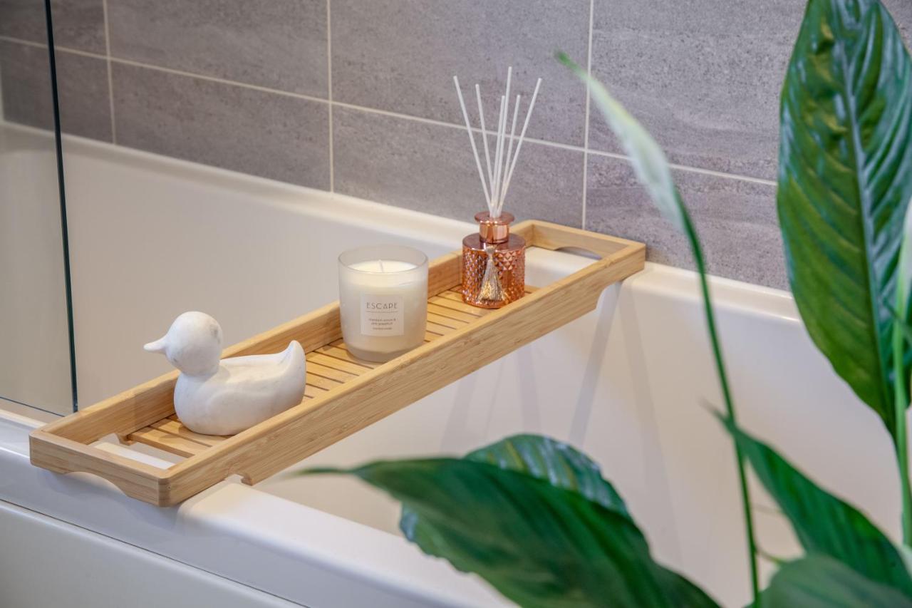 Modern 3 Bedroom House With Parking Bath Exteriör bild